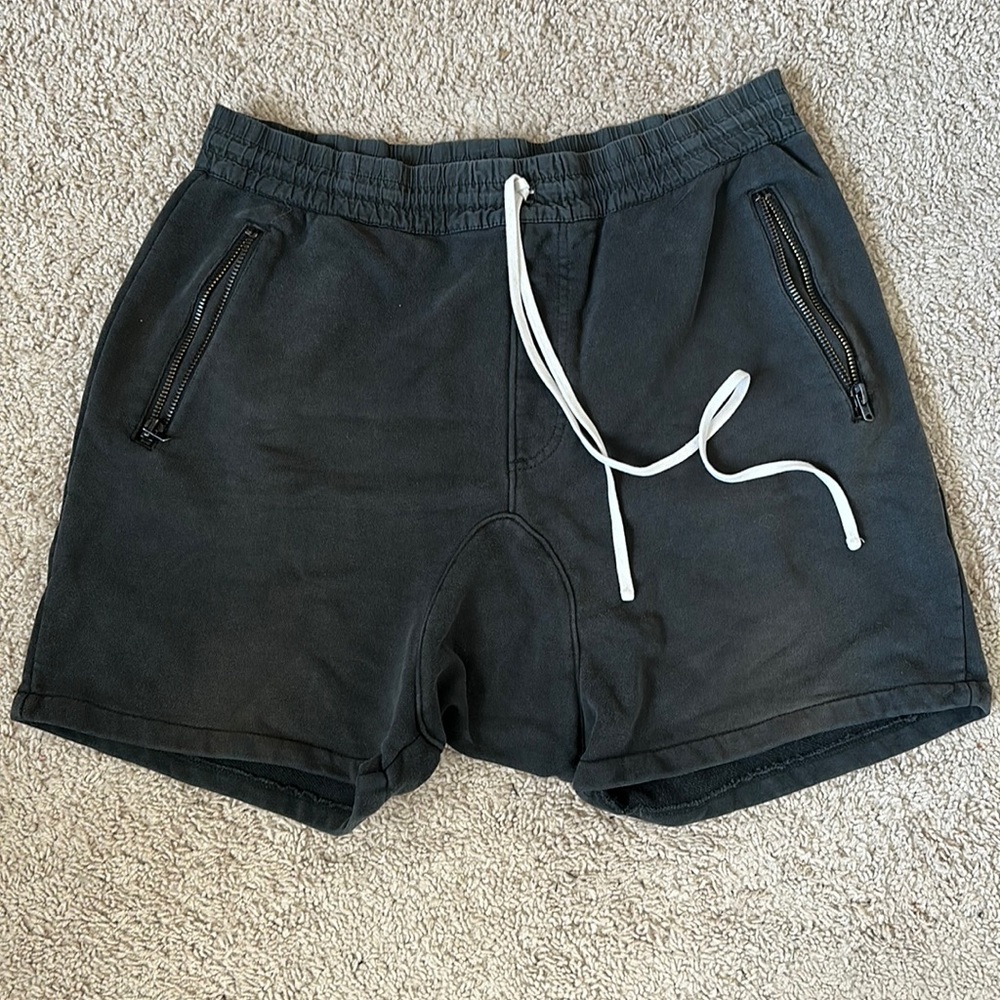 Fear of god essentials sweatshorts size XL MENS BLACK